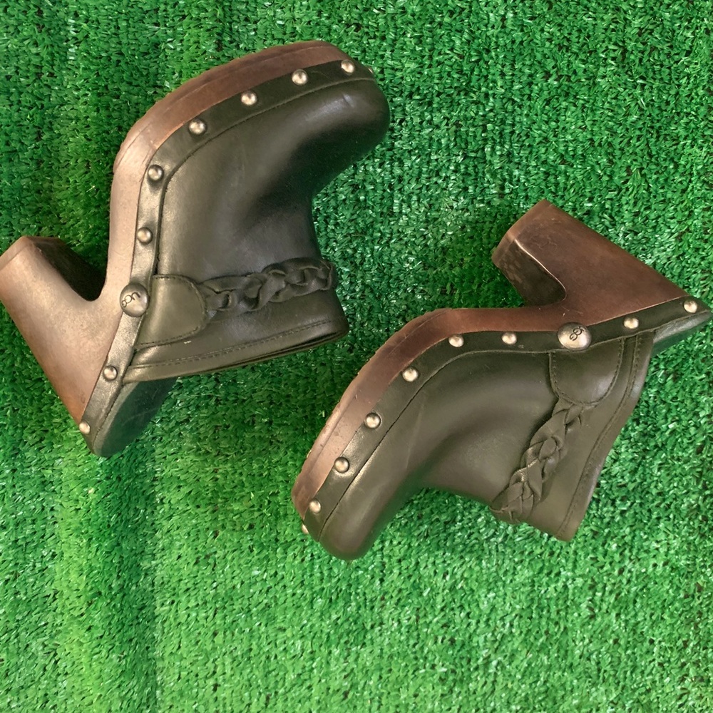 UGG Clogs